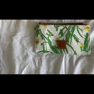 DB daffodil clutch